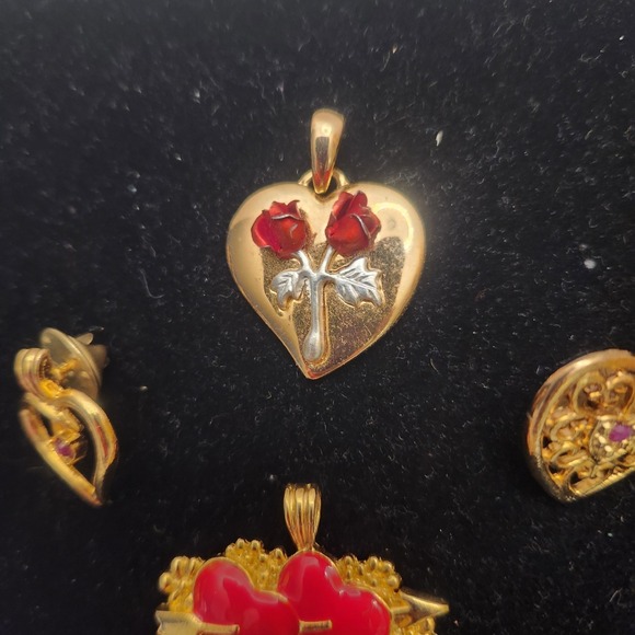 Vintage Heart Pendant / Pin Lot Mixed Materials And Styles Red Gold-tone - Picture 3 of 9